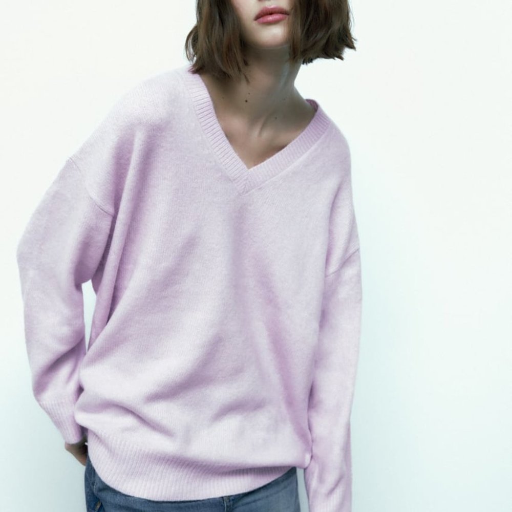 NWT OVERSIZED LIGHT LILAC PURPLE KNIT V-NECK SWEATER